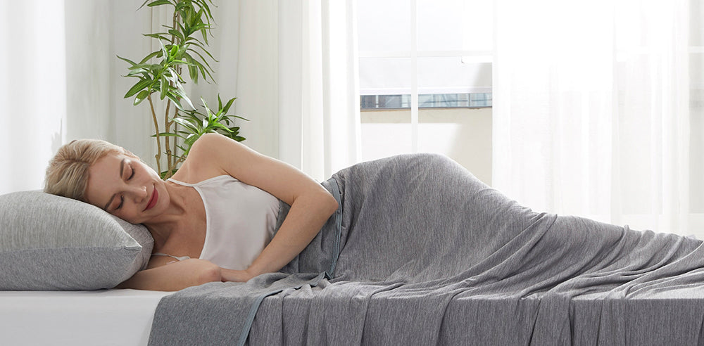 The Ultimate Sleep Companion: Elegear's Cool Blanket for All-Season Comfort