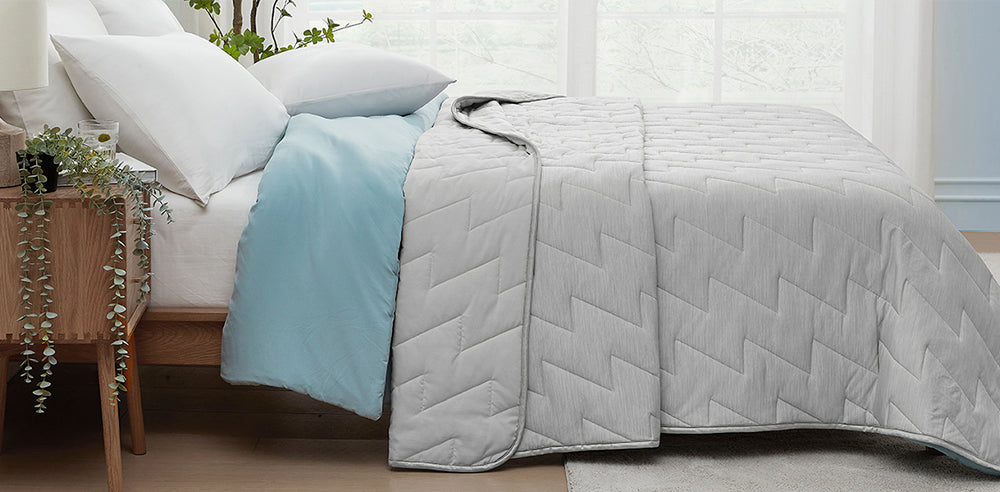 Embrace Cool Comfort with the Cloudy 3D Cooling Comforter