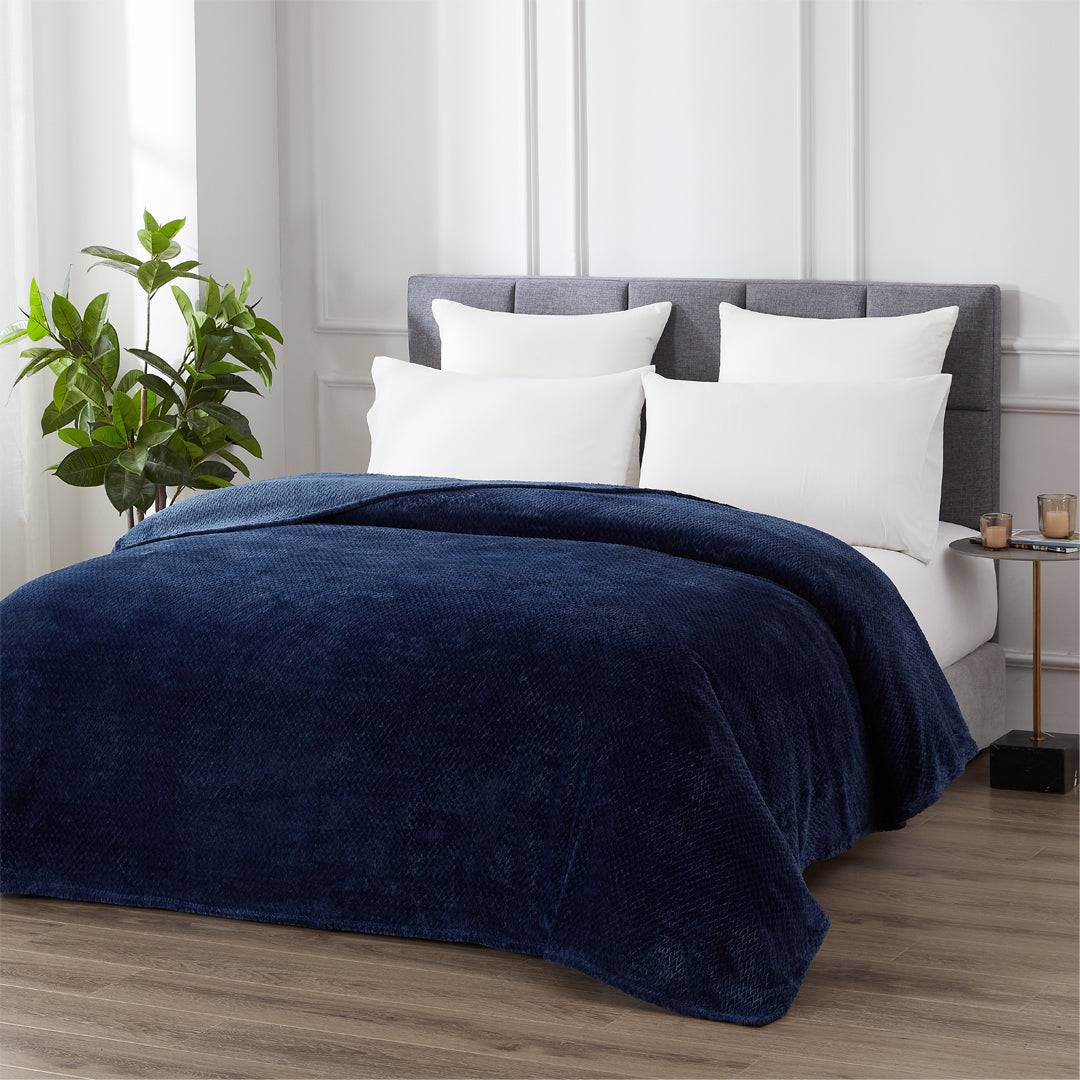 Fleece Throw Super Soft Blanket with Innovative Weaving Process (3 SIZE) Blue