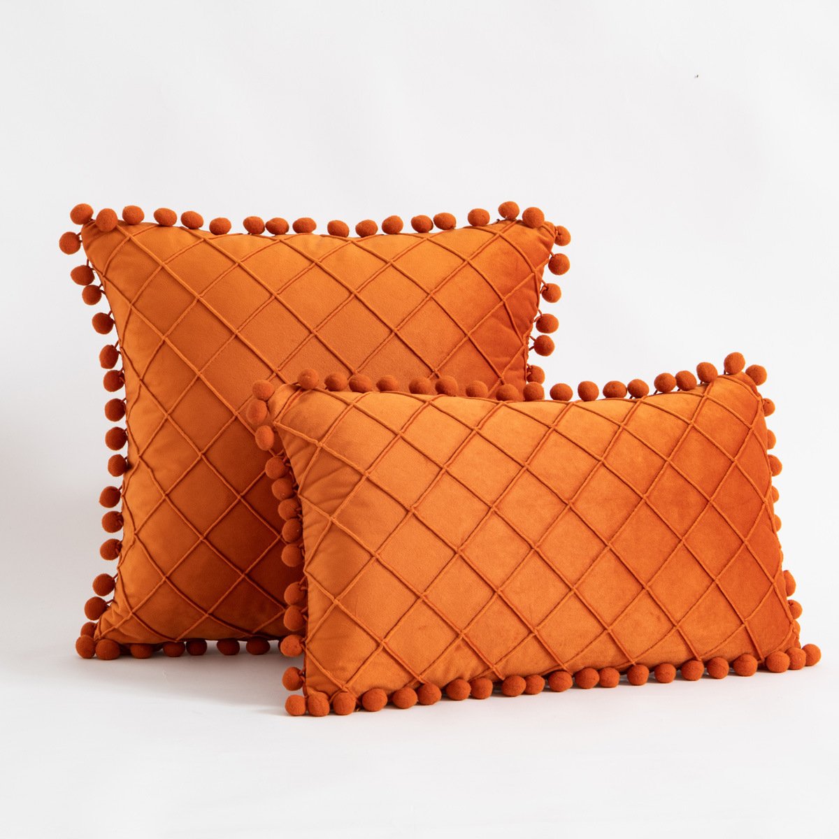 Fashionable 260g Velvet Diamond Texture Pom-Pom Pillow Cover